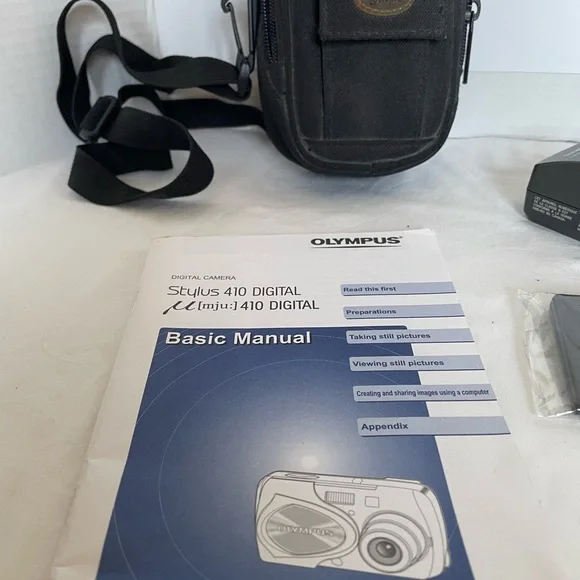 Olympus 4.0 Megapixel Silver and Gold Camera - Picture 8 of 9